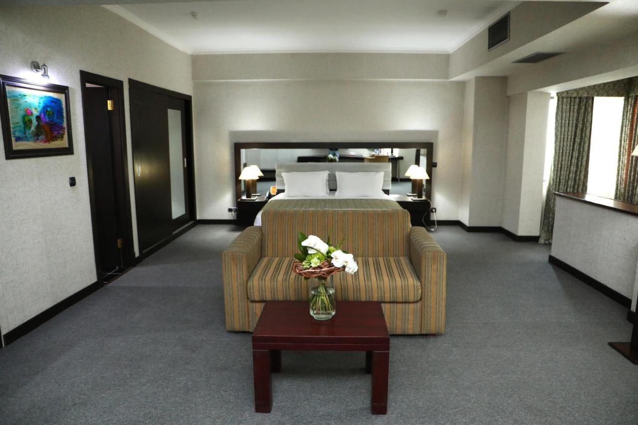 Le Grande Plaza Hotel ทาชเคนต์ ภายนอก รูปภาพ