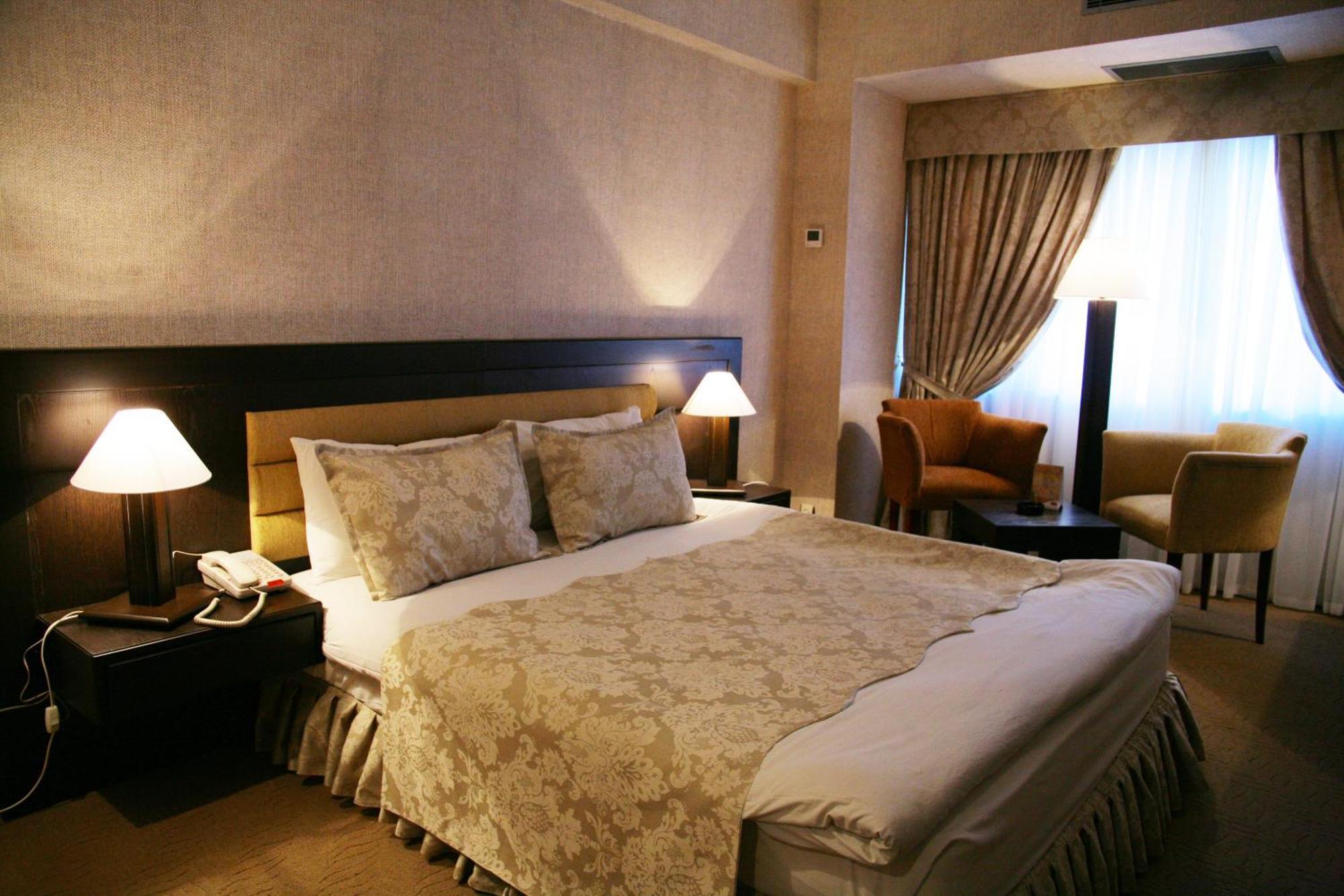Le Grande Plaza Hotel ทาชเคนต์ ภายนอก รูปภาพ