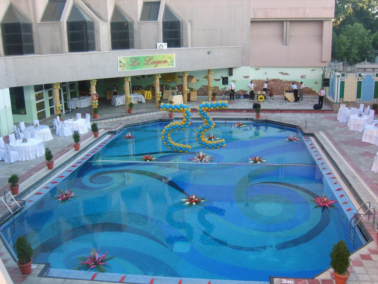 Le Grande Plaza Hotel ทาชเคนต์ ภายนอก รูปภาพ
